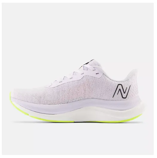 W New Balance FuelCell Propel v4